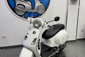 Piaggio Vespa 300 GTS