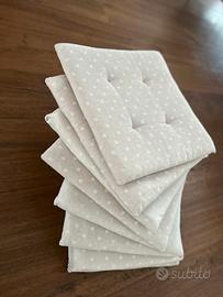 8 Cuscini con laccetti per sedie
