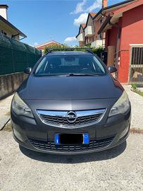 Opel Astra station wagon 2011