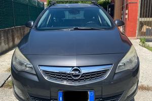 Opel Astra station wagon 2011