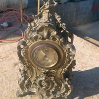 Orologio antico di ottone grande a carica