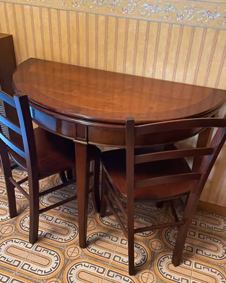 Tavolo in legno richiudibile