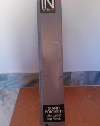 appendiabiti con rotelle