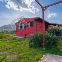 Casa indipendente su 2 livelli con giardino