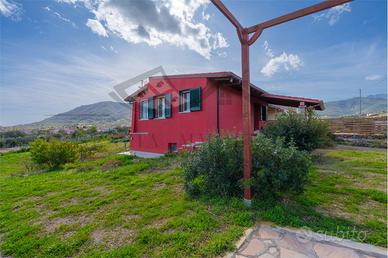 Casa indipendente su 2 livelli con giardino