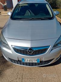 Opel Astra J 2011