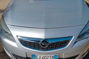 Opel Astra J 2011