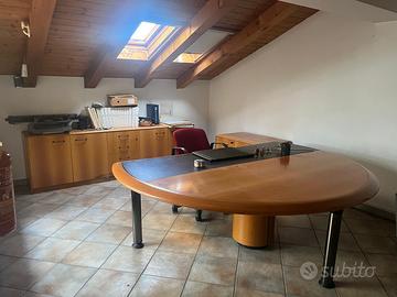 Scrivania ufficio e cassettiere