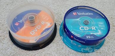 25 CD-R e una decina di DVD-R