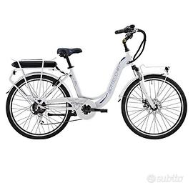 bici elettrica con cestino e seggiolino nuovo 