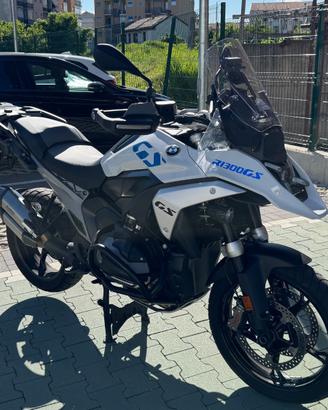 BMW R 1300 GS  11/2023  FULL TECH & AKRAPOVIC