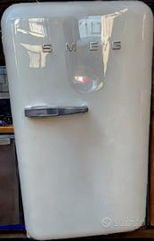 Frigorifero SMEG vintage con cerniera a sinistra