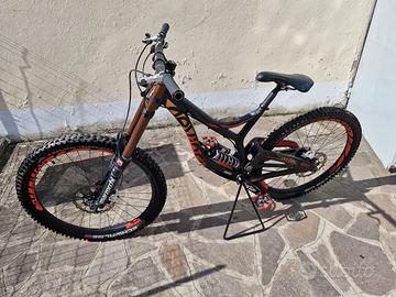 bicicletta downhill ruote 27,5