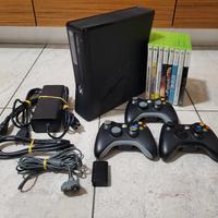 LOTTO Xbox 360 Slim 250Gb + 3 pad & 8 giochi