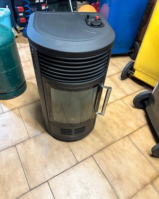 Stufa a gas effetto camino nera potenza 3,4kw