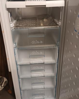 Congelatore verticale Beko