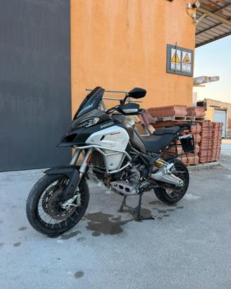 Ducati multistrada enduro 1200 con valigie
