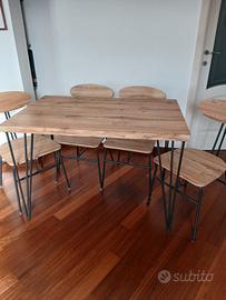 Tavolo con sedie 