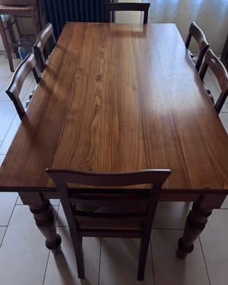 Tavolo in legno massello + 6 sedie