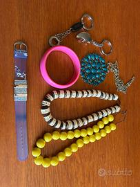 Bigiotteria varia e colorata