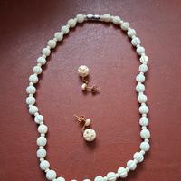 collana ed orecchini in corallo intagliato