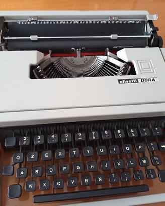 macchina da scrivere Olivetti dora