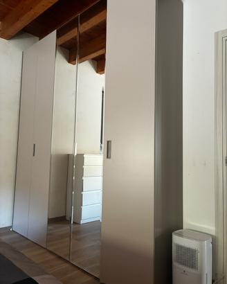 ARMADIO 5 ANTE MODERNO – COME NUOVO