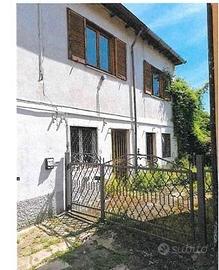 Immobile in asta di 197 m² con 5 locali e box auto