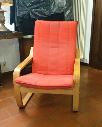 Poltrona relax da lettura IKEA Poäng iconica rossa
