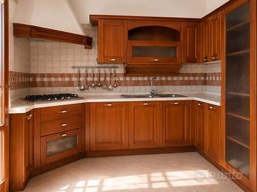 Cucina classica legno massello con piano Smeg