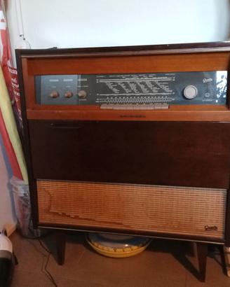 mobile radio antico 