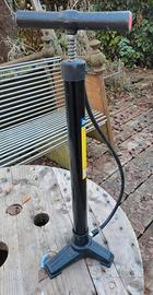 Pompa gonfiaggio gomme biciclette