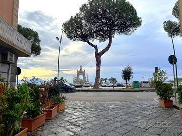 NEGOZIO A NAPOLI