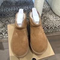 Stivali da neve UGG Mini con tacco alto da donna39
