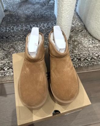 Stivali da neve UGG Mini con tacco alto da donna39