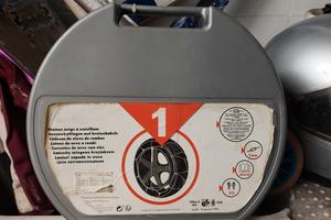 Catene da neve nuove, ancora imballate