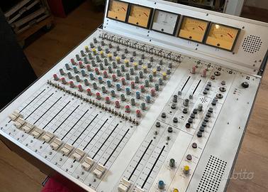 Emt A100 mixer console