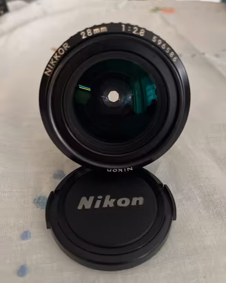 Nikon Nikkor obiettivo grandangolo 28 mm, f 2.8