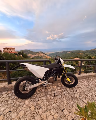 Husqvarna 701 Supermoto