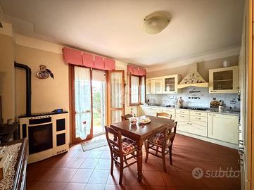 VILLA A SCHIERA A BUGGIANO