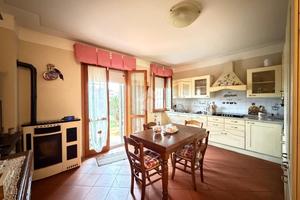 VILLA A SCHIERA A BUGGIANO