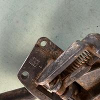 Pedale freno vespa 50 , 125 primavera, logo rett.