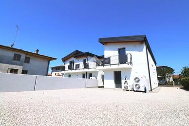 VILLA A SCHIERA A CIVIDALE DEL FRIULI