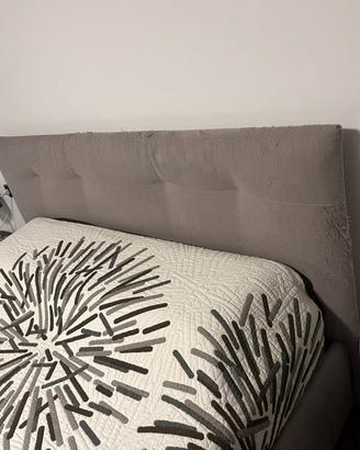 Letto matrimoniale materasso e comodini