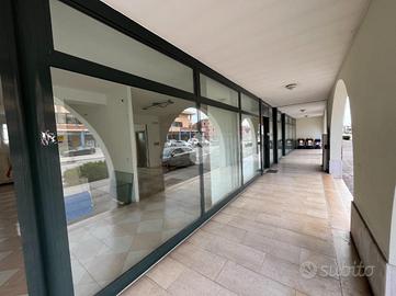 NEGOZIO A TEZZE SUL BRENTA