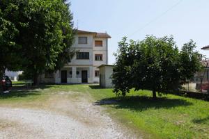 BIFAMILIARE INTERA CON AMPIO SCOPERTO E LOCALI ACC