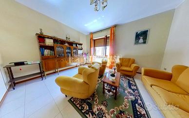 Appartamento 4 camere da letto con soffitta, lab.