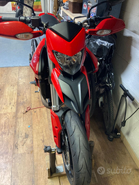 Ducati hypermotard 821 red
