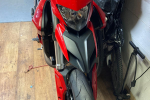 Ducati hypermotard 821 red