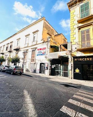 4 LOCALI A TORRE DEL GRECO